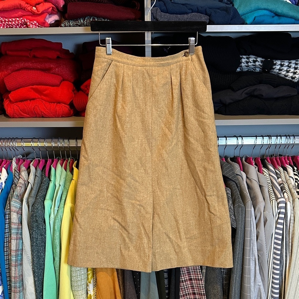 Vintage The Villager camel lined 2 pocket pleated skirt size 8 (modern size 4)